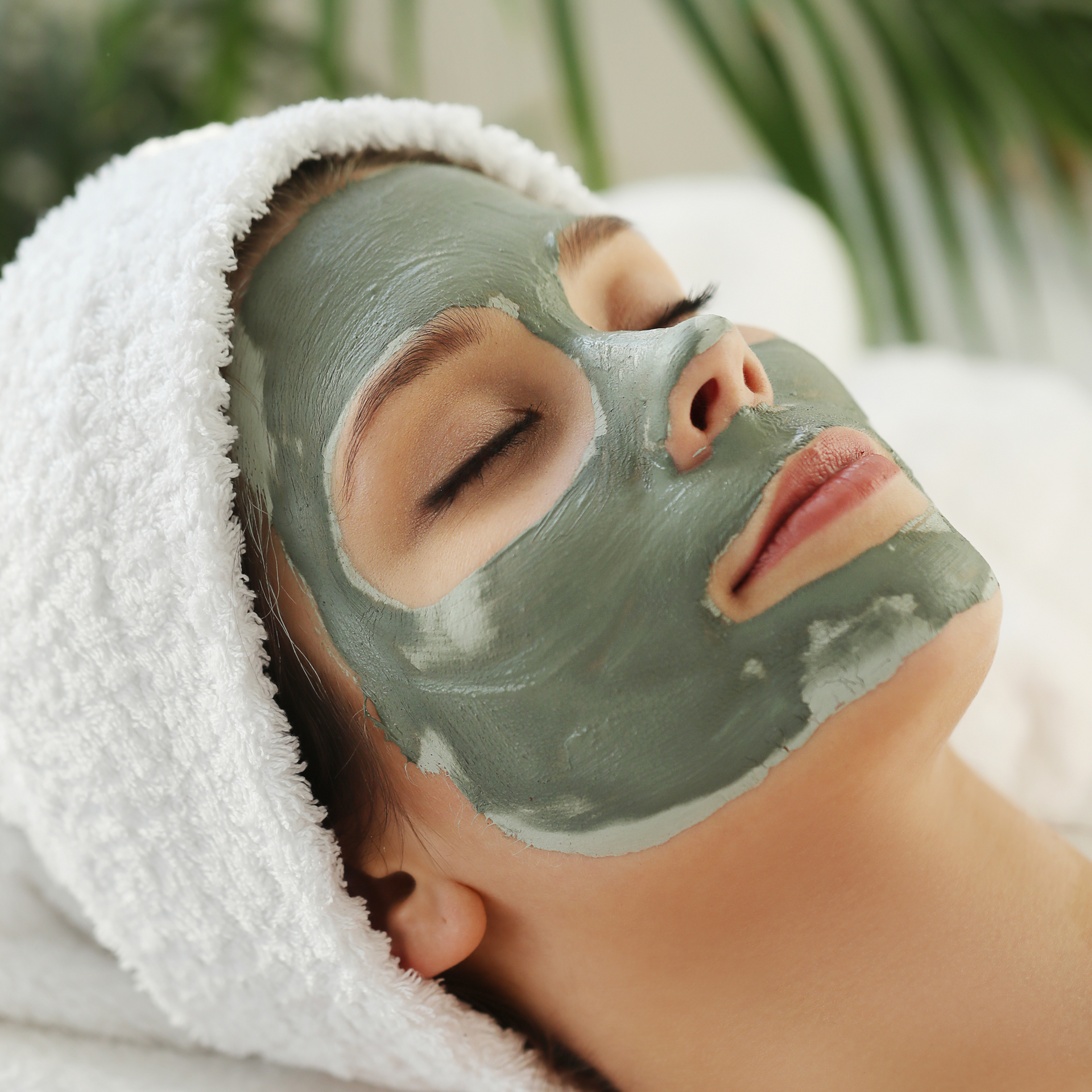 The Ultimate Guide to Women's Face Masks: Beauty and Protection